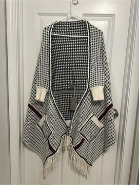 Cream & Black Houndstooth Fringe Open-Front Sweater Poncho